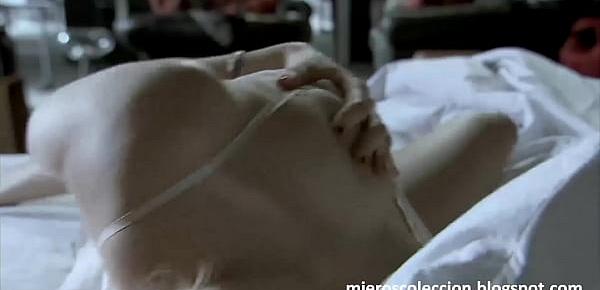  Anna Jimskaia masturbandose en escena de Monamour (Tinto Brass - 2005 - Español)